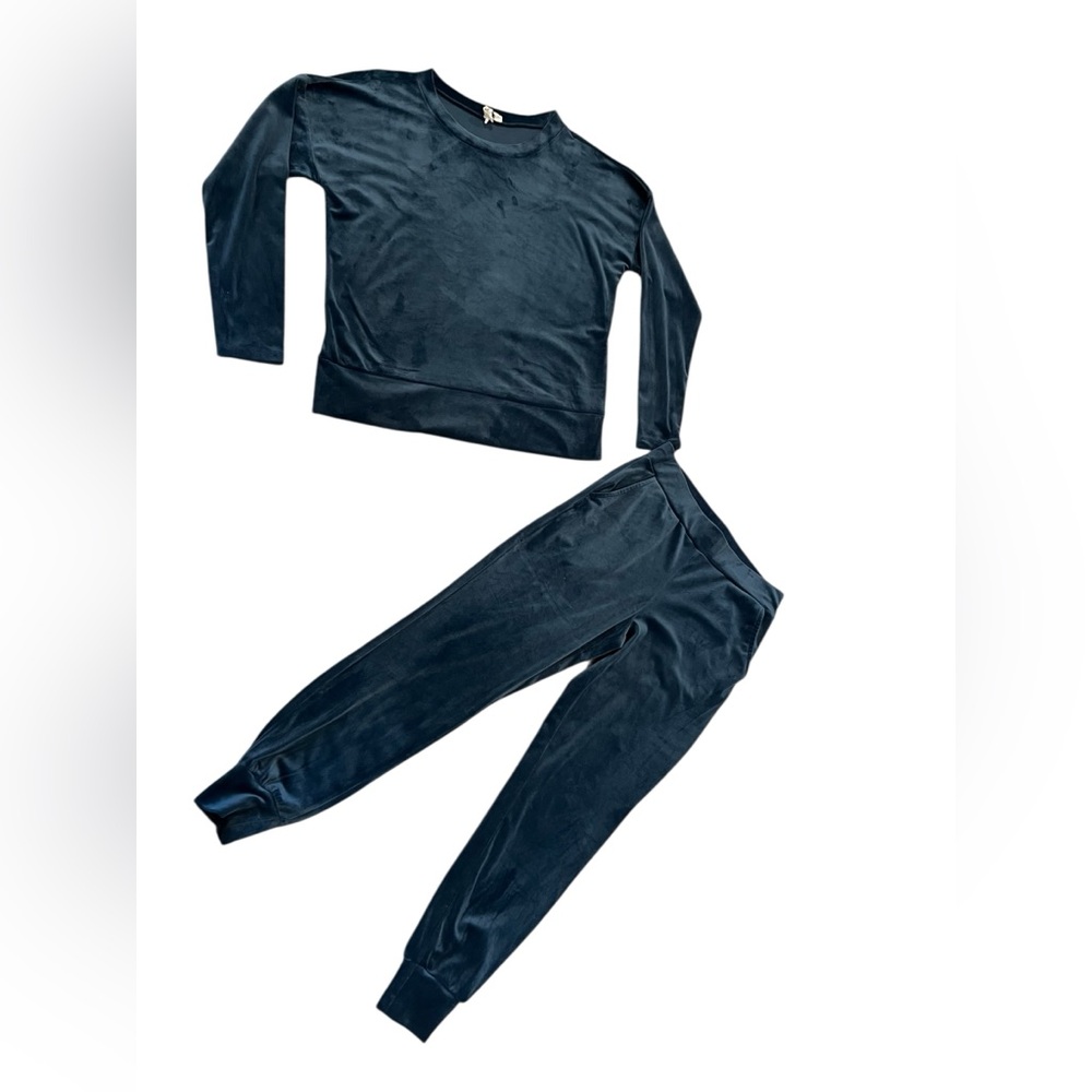Cable & Gauge Navy Velvet Loungewear Set - Top & Joggers